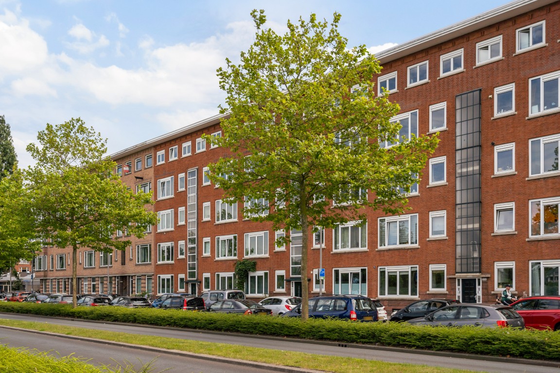 Buying an apartment in Rotterdam? Always check the HOA (VvE) documents first
